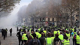 Présidentielle 2022 : Les anti-vaccins sont-ils les nouveaux gilets jaunes?